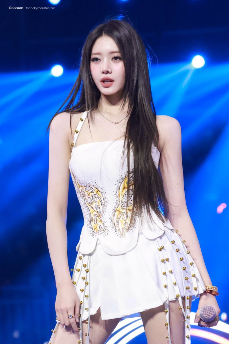 roraarchive's tweet photo. HER AURA ❤️‍🔥

#RORA #로라 #BABYMONSTER https://t.co/2W4UBT1uzZ