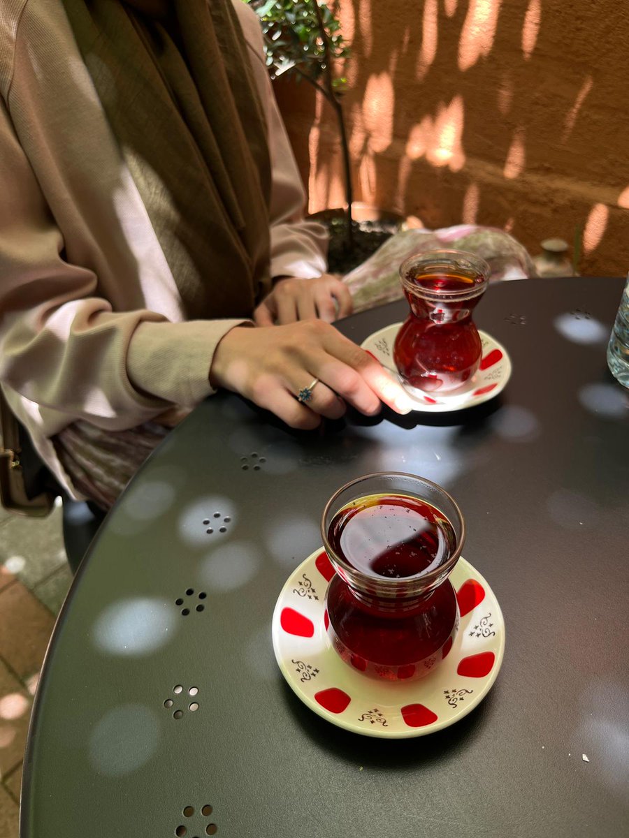 eess1704's tweet photo. İçimizi aceleyle değil, çayla ısıtalım. https://t.co/fS9QQ8ztvF