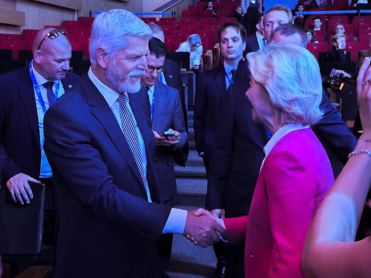 prezidentpavel's tweet photo. Začíná summit NATO. 

Spojené státy se stále více zaměřují na jiné priority, a Evropa tak musí ukázat, že je schopna se sama postarat o svoji bezpečnost. Každá země musí přiložit ruku k dílu. Právě to je tady v Ankaře evidentním tématem jak veškerých jednání, tak doprovodných debat. 

O budoucnosti Aliance budu s ostatními lídry mluvit už dnes na neformální večeři.