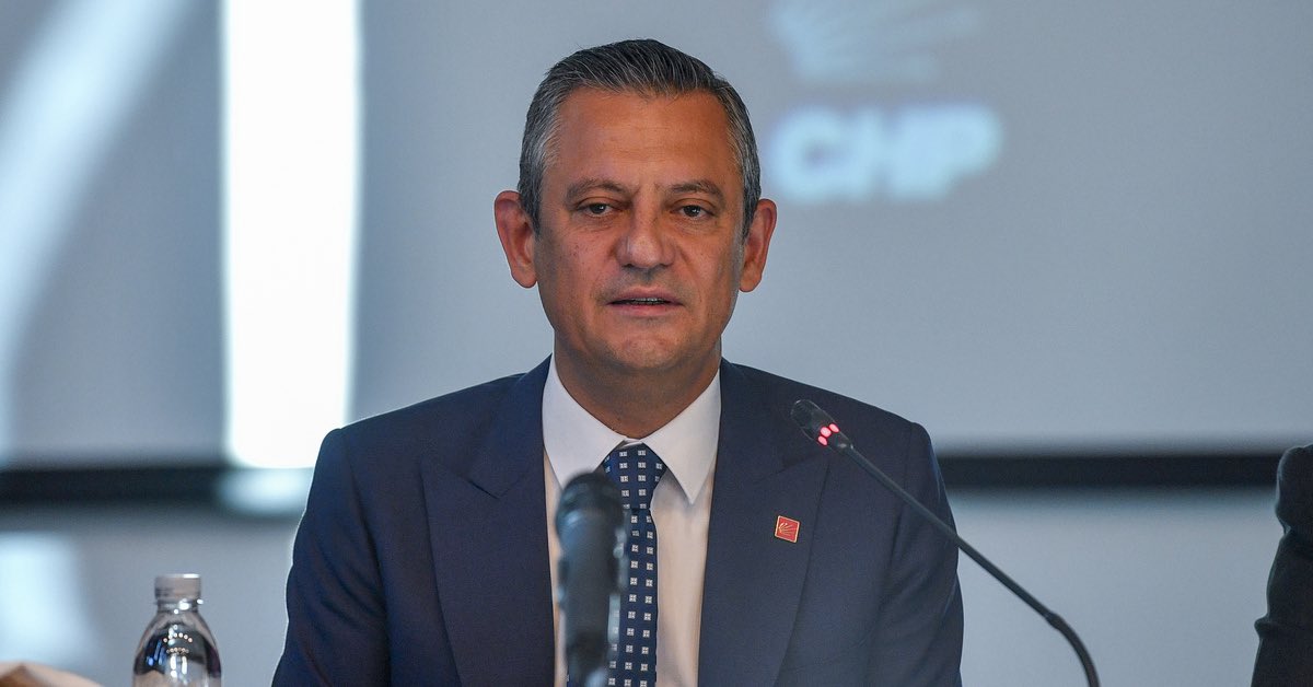sagcigazete's tweet photo. CHP Manisa Milletvekili Özgür Özel:

“O Trump ki Türkiye'ye gelip Anıtkabir'i ziyaret etmeyen bir Amerikan Başkanıdır." https://t.co/vhpP2v22Va