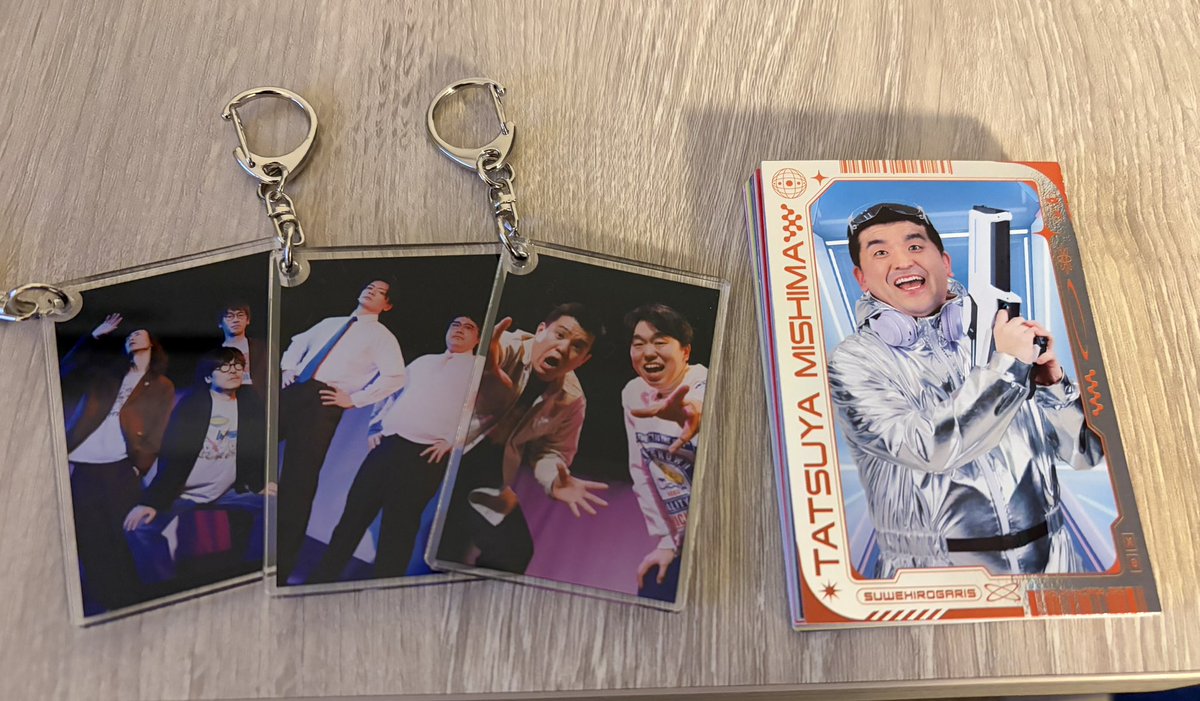 nasukat's tweet photo. 今日買ったランダムアクキー3個とコレカ開封。
アクキーは欲しかったすゑさんタモさん出ませんでしたが被らなかったのでヨシ！
コレカ、3パックだけ買ったら三島さんのサイバーカード出ましたー🤩
来週NGK行くからまた買おうかな😊 https://t.co/BkzVoEWwlf