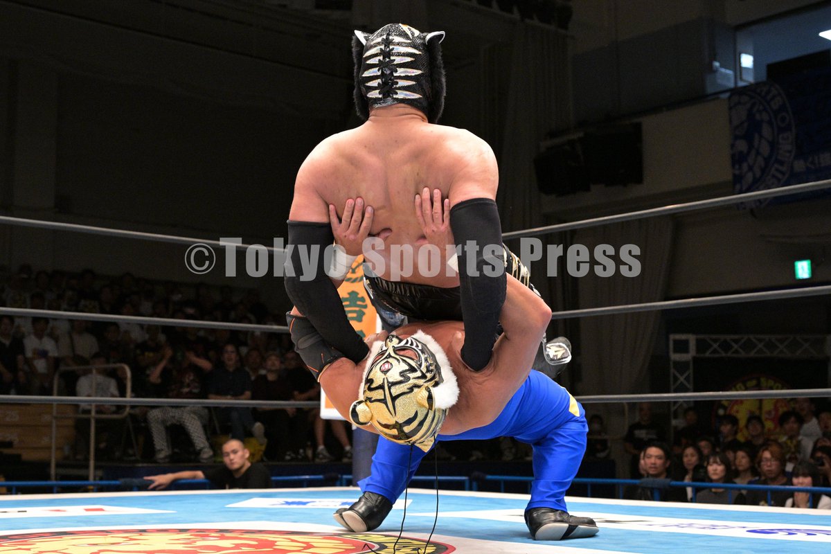 tospophoto's tweet photo. 【新日本】2026年7月7日
タイガーマスクが引退試合で勝利　代名詞タイガースープレックスで31年のキャリアに終止符 | 東スポWEB https://t.co/BY82mFbHr0

＃njpw #タイガーマスク ＃４代目タイガー引退 #東スポ https://t.co/BIRXP0y1eJ
