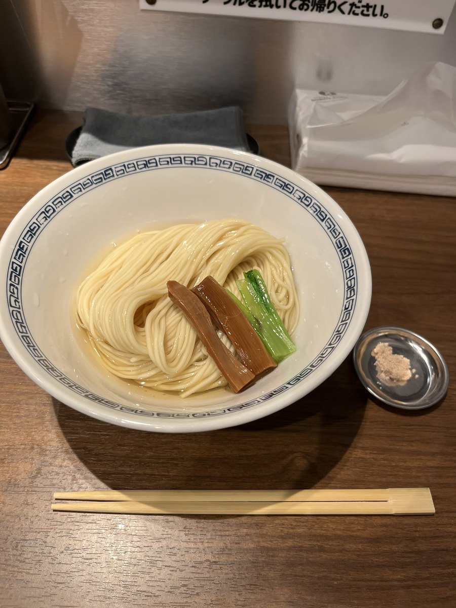 MIYAKOCHOUCHO's tweet photo. けふもらーみぇん
ラーメン食べすぎてるしつけ麺にしてみるかぁ〜(胃袋の中に入れば同じ)
塩で食べるのうみゃい
#本日のラーメン
#つけ麺
#number9
#ナンバーナイン
#昆布水つけ麺 https://t.co/R60dsotxSM