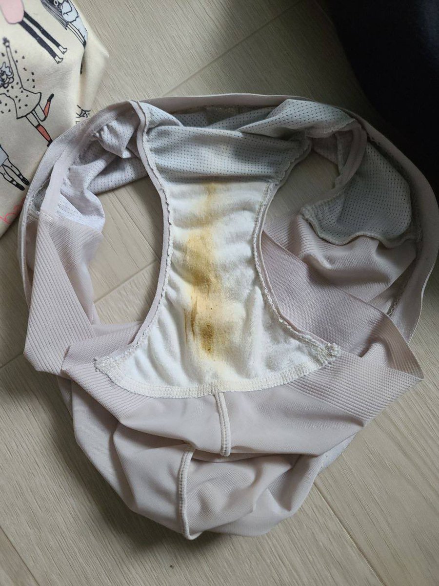 egseu717734's tweet photo. 어렵게 구한 따끈따끈 팬티브라 세트 팝니다.

과팅 가서 3일간 입었습니다. (캐리어 뒤져보니 이거 말곤 없었음)

냄새 개쩝니다 

가격 12만원

구매시 얼사+냄새 개쩌는 양말 서비스

#근친 #속옷 #누나팬티 #동생팬티 #여동생팬티 #팬티  #팬티판매 #입던팬티 #패티쉬 https://t.co/LtQz3Ffklz