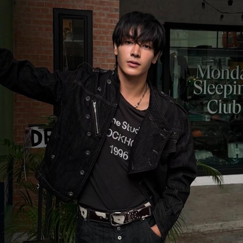 juntoself's tweet photo. good afternoon everyone, how's everyone doing today? i'm in quite a sleepy and lazy mood today, probably cause i haven't had coffee yet. i'm also still feeling quite anti social so yeah, probs will get to dms later tonight or in the next few days. stay safe and sound junation. https://t.co/5casmEsz6B