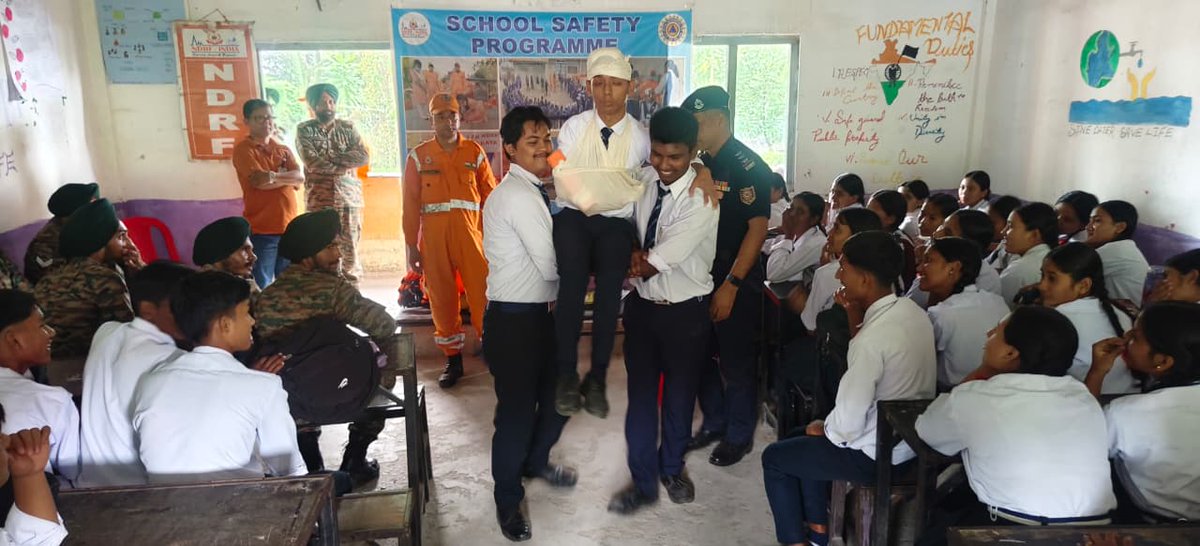 02ndrf's tweet photo. Empowering communities, saving lives! #NDRF Team 2F conducted a School Safety Programme at Bagrakote High School, Kalimpong.

Trained 130 students, staff &amp; Army personnel in CPR, first aid &amp; disaster response. 

#AapdaSevaSadaivSarvatra #SafeIndia https://t.co/SW4zgtf98O