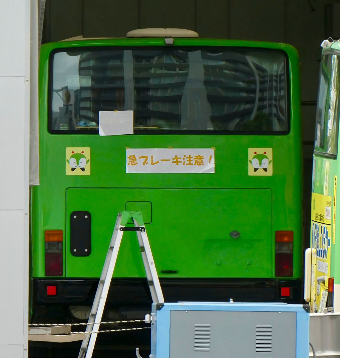 kumasukepon's tweet photo. 教習車改造進む(S-)V306
これが完成すると交代でN376が落ちることになるでしょう
#教習車 https://t.co/3dVL2R98il