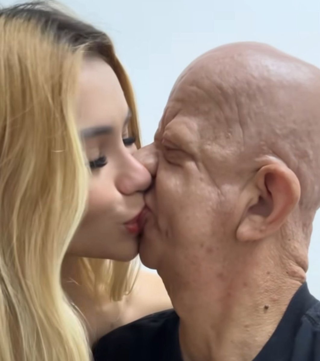 Alexand82940022's tweet photo. 🚨Bruno diferente, ex-Mansão Maromba, vira criador de conteúdo adulto gravando vídeo com Elisa Sanches e outras criadoras de conteúdo batendo 100K de faturamento em uma semana.      

  ACOMPANHA OS COMENTÁRIOS. https://t.co/t7W0XCzdit