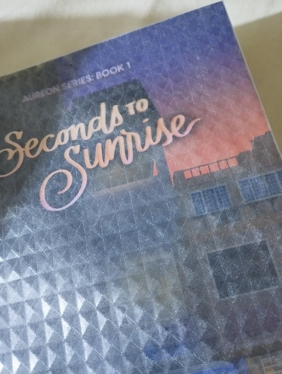 wuvkarla's tweet photo. I got my physical copy so I'm reading it NOW!  #s2s #Jorchi 💙🩷 https://t.co/kT7wiLKn8K