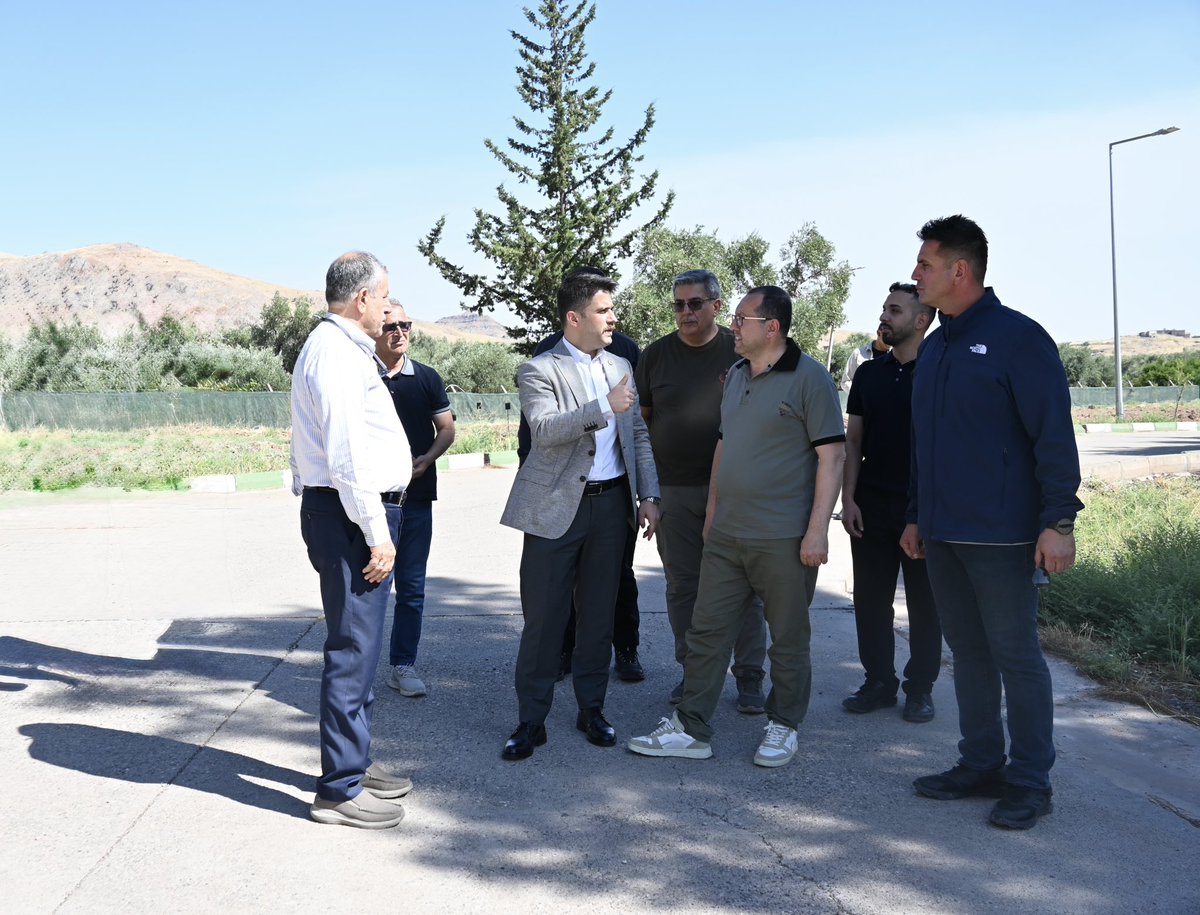 DerikKaymakam's tweet photo. Kaymakamımız @yemrebayrakli, beraberinde TMO Genel Müdür Yardımcısı Cihan Soyalp, Mardin Başmüdürü Abdurrahman Güneş ile Diyarbakır Başmüdürü Maşuk Bayraktar ve beraberindeki heyet ile Derik TMO Ajans Amirliğini ziyaret ederek iş ve işlemler hakkında bilgi aldı.

@TC_icisleri https://t.co/lvsbfyJtY4