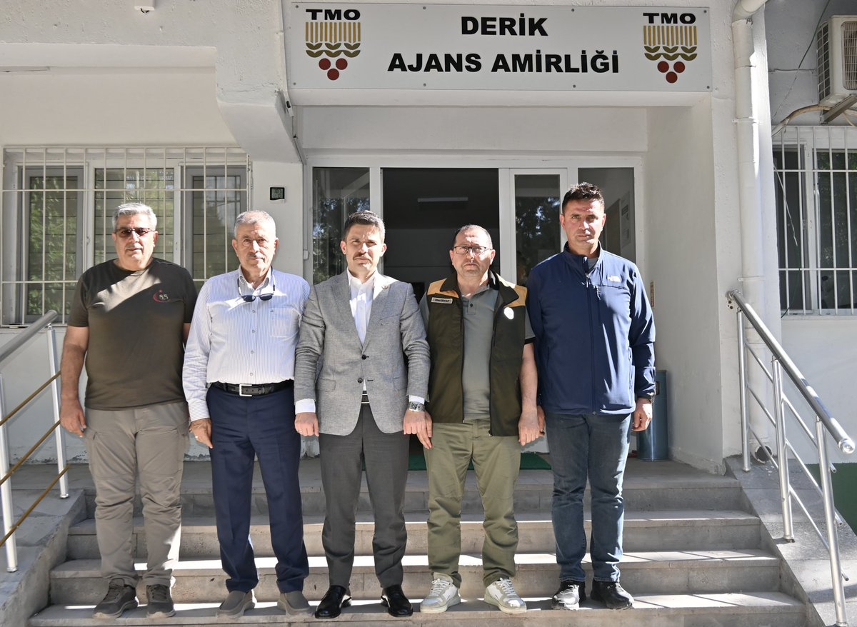 DerikKaymakam's tweet photo. Kaymakamımız @yemrebayrakli, beraberinde TMO Genel Müdür Yardımcısı Cihan Soyalp, Mardin Başmüdürü Abdurrahman Güneş ile Diyarbakır Başmüdürü Maşuk Bayraktar ve beraberindeki heyet ile Derik TMO Ajans Amirliğini ziyaret ederek iş ve işlemler hakkında bilgi aldı.

@TC_icisleri https://t.co/lvsbfyJtY4