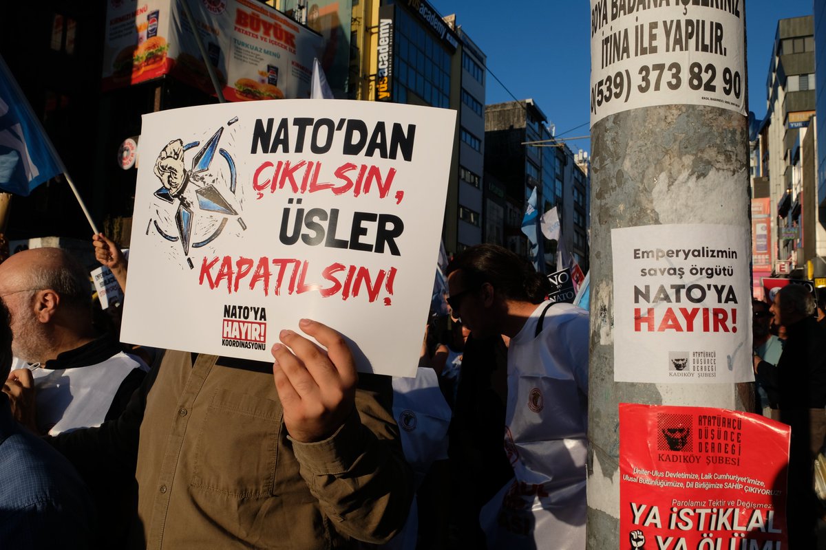 vm_lara's tweet photo. Pese a los +400 detenidos, continúan las protestas en Turquía contra la cumbre de la OTAN: https://t.co/xS8lCdGcgG