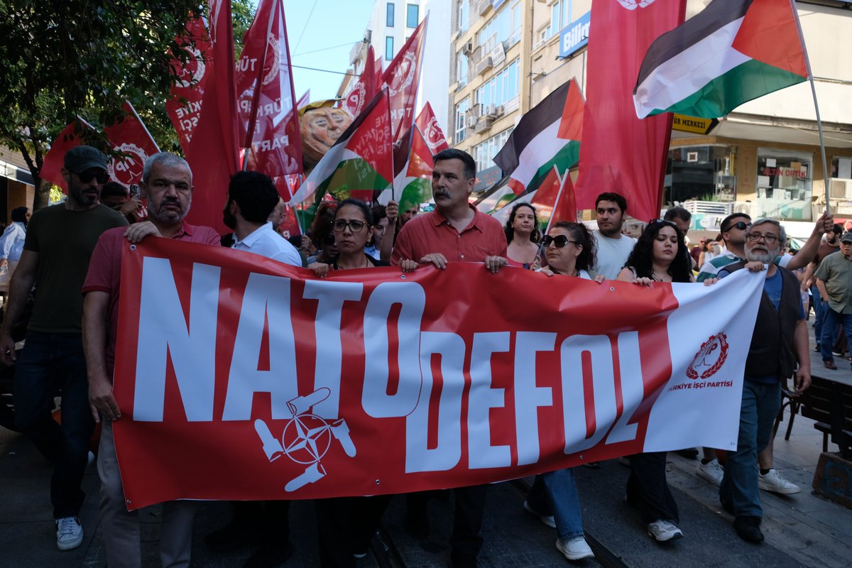 vm_lara's tweet photo. Pese a los +400 detenidos, continúan las protestas en Turquía contra la cumbre de la OTAN: https://t.co/xS8lCdGcgG