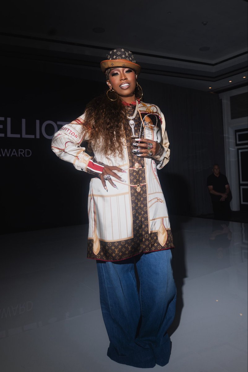 MissyElliott's tweet photo. Thank you, @Essence, for a beautiful brunch and for celebrating Black Women in Music with the other amazing women who got honored.👏🏾
A special shoutout to my Amazing sis, @TEYANATAYLOR, for presenting me with the Icon Award.(Love You)🙏🏾🫶🏾
People may wonder why I cry so much at these awards, but it’s because I truly am GRATEFUL. Over two decades in the business, it hasn’t always been easy. I’ve had to walk by faith and keep pushing many times through some tough times 🥲.But receiving these flowers shows me that my work has NOT been in vain. Hopefully my testimony can INSPIRE others who have felt like quitting to keep on MOVING be OPTIMISTIC & Believe in YOU even when some may doubt you. God is good👏🏾
I am FOREVER THANKFUL🫶🏾🙏🏾