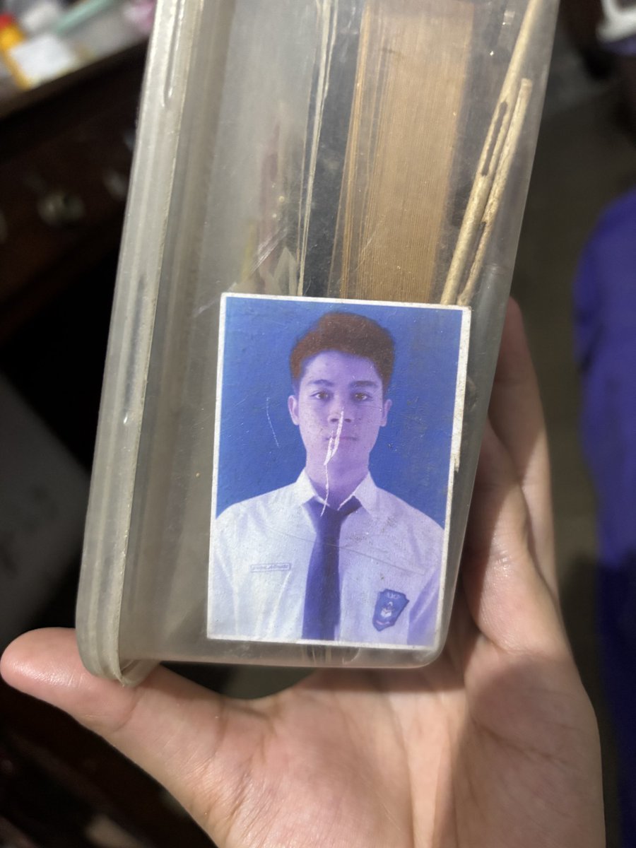 maevz0's tweet photo. pacal aku waktu smp kok ganteng banget??? ternyata dari kicik udah gantenk, klaw ak sekelas sm qm pasti ak sangat naksir sm qm 🥺🥺🥺💗 @disappeardeaux 

tp ak yakin qm gx suka sm ak HEHEHE https://t.co/wbwyKunKdc