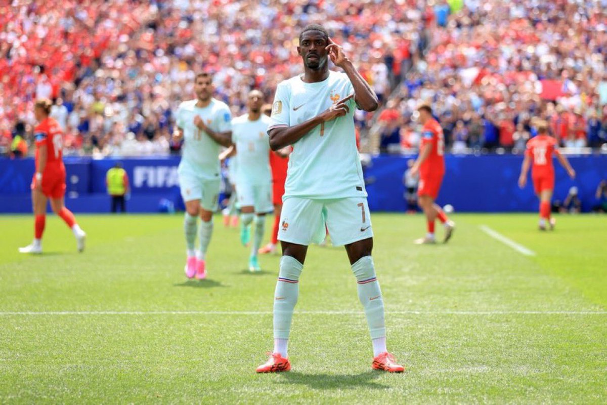 Corrompu__'s tweet photo. C’est tellement le maillot du siecle on se rend pas compte il est trop incroyable https://t.co/VE8RTXU2Gz