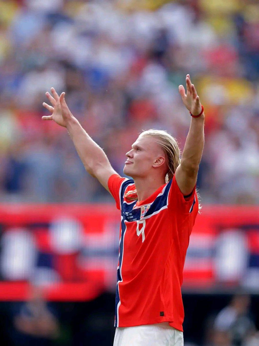 Volka_Official's tweet photo. 🚨 The Erling Haaland goalscoring ratio in his career is 𝐎𝐔𝐓𝐑𝐀𝐆𝐄𝐎𝐔𝐒:

🏴󠁧󠁢󠁥󠁮󠁧󠁿 Premier League: 
🏟️ 132 matches 
⚽️ 112 goals 
📊 0.84 goals per game

🇩🇪 Bundesliga:
🏟️ 67 matches
⚽️ 62 goals 
📊 0.92 goals per game

🇪🇺 Champions League: 
🏟️ 58 matches 
⚽️ 57 goals 
📊 0.98 goals per game

🌍 World Cup: 
🏟️ 4 matches 
⚽️ 7 goals 
📊 1.75 goals per game

🇳🇴 Norway: 
🏟️ 54 matches 
⚽️ 62 goals 
📊 1.15 goals per game

𝐓𝐡𝐢𝐬 𝐠𝐮𝐲 𝐢𝐬 𝐧𝐨𝐭 𝐧𝐨𝐫𝐦𝐚𝐥.
