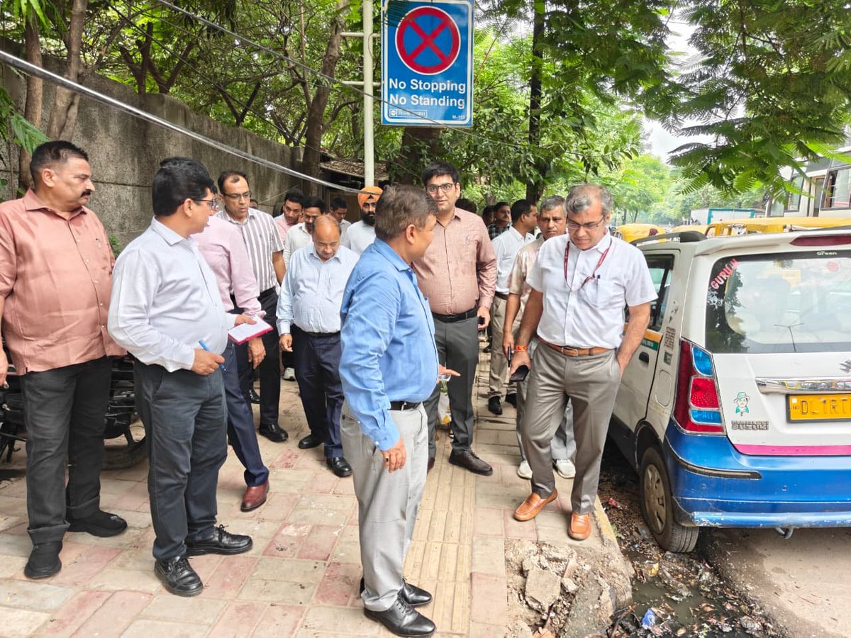 MCD_Delhi's tweet photo. MCD Commissioner Shri Sanjeev Khirwar conducted an extensive field inspection across South Zone to review sanitation, waste management infrastructure and ongoing civic development works.

To strengthen sanitation services and improve waste management efficiency, directions were issued for intensive deep-cleaning drives, regular garbage lifting and deployment of adequate manpower and resources. The Commissioner also directed the establishment of Fixed Compactor Transfer Stations (FCTS) at identified locations to further streamline waste collection and disposal.

With the monsoon season approaching, instructions were also issued for timely desilting and thorough cleaning of drains to ensure smooth rainwater flow and prevent waterlogging.

The Commissioner also reviewed ongoing civic development works and directed officials to ensure their timely completion.

@LokNiwasDelhi @gupta_rekha @CMODelhi @praveshwahi 

#MCD #MCDCares  #SanitationDrive #WasteManagement #CleanDelhi #SwachhDelhi #GarbageFreeDelhi #DrainCleaning #PublicService