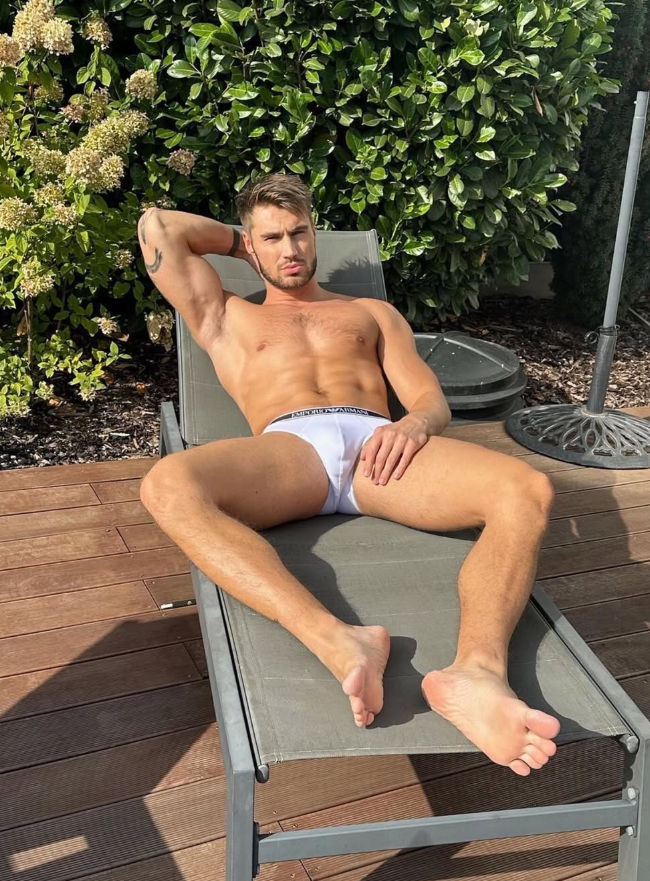 torstenull's tweet photo. Made a hot uncut video a few minutes ago. I definitely didn't take it easy. Want me to send it? 😏 https://t.co/H8ylJDqr19