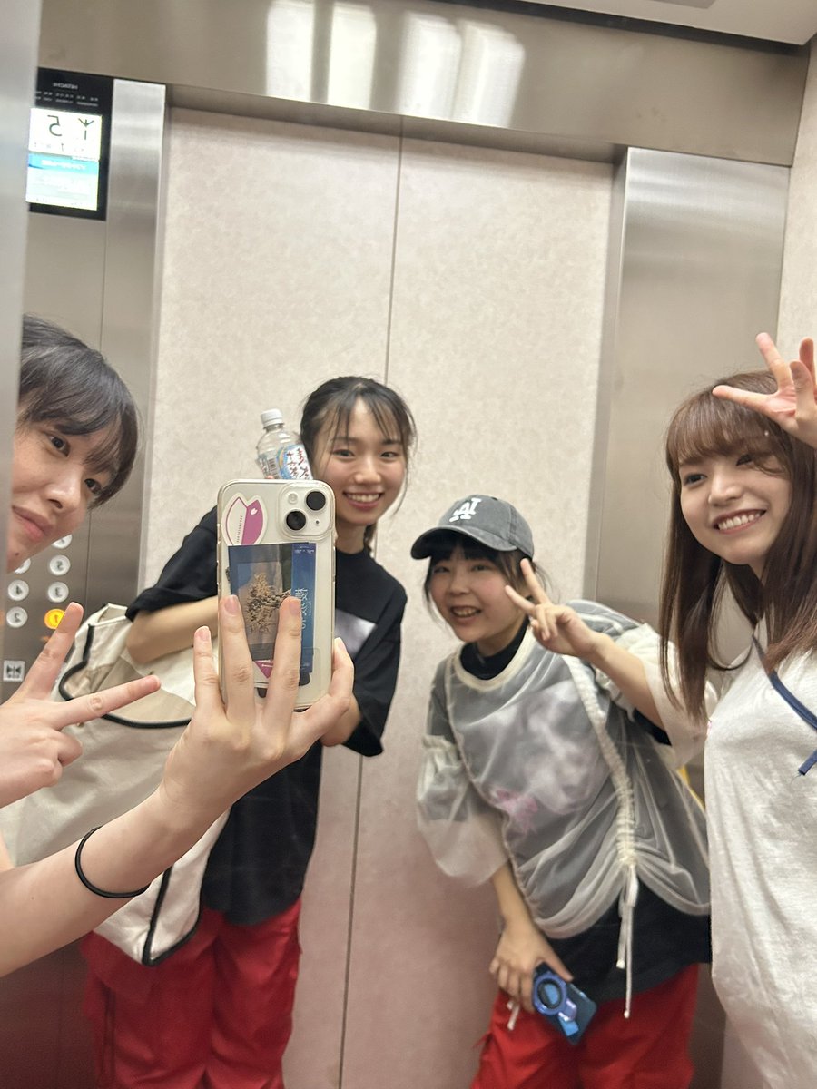 mdkb_0322's tweet photo. 今日は七夕〜🎋
みなさんの願い事が叶いますように🌟
わたしはなにお願いしようかな〜🥹🫶🏻

そらちゃん無事ゲットしました🩵
眼福でした🫶🏻

#ASH_W
#尾茂井奏良 https://t.co/dx5kKzH9eg