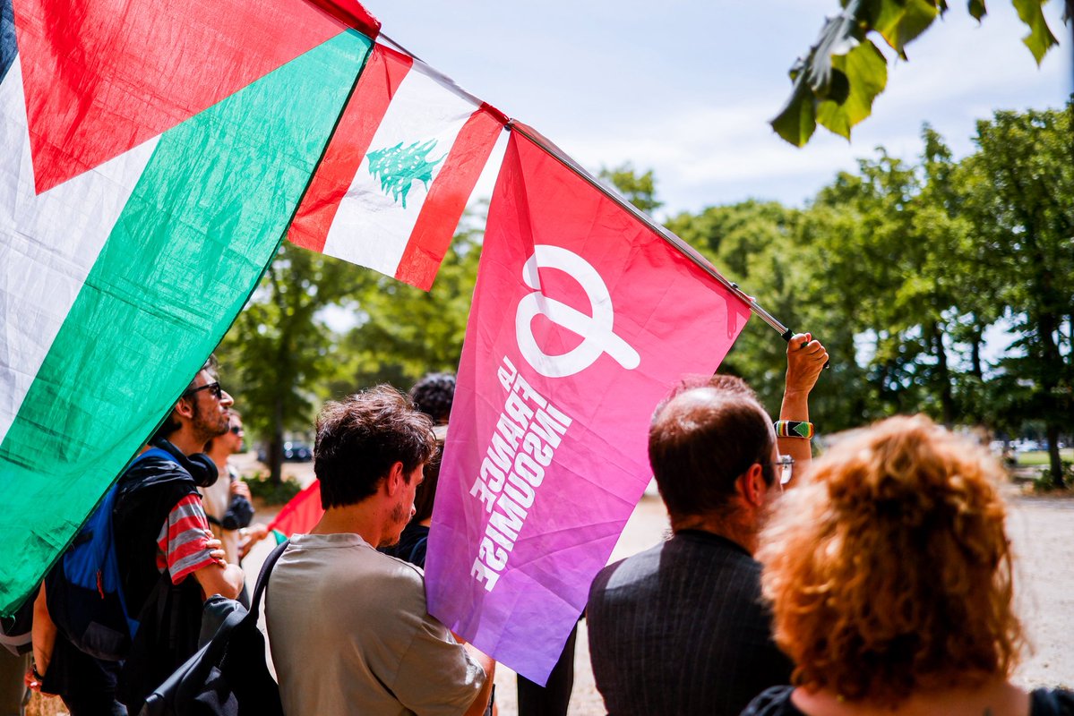 BelouassaAnais's tweet photo. 🔴 Présumer les tirs policiers légitimes, c'est inverser la charge de la preuve et fragiliser l'État de droit. Aucune démocratie ne doit accorder un permis de tuer à ses forces de l'ordre.

Pour la justice, les libertés et l'égalité devant la loi, combattons ce texte qui vise à légaliser tous les tirs mortels de police ou de gendarmerie !