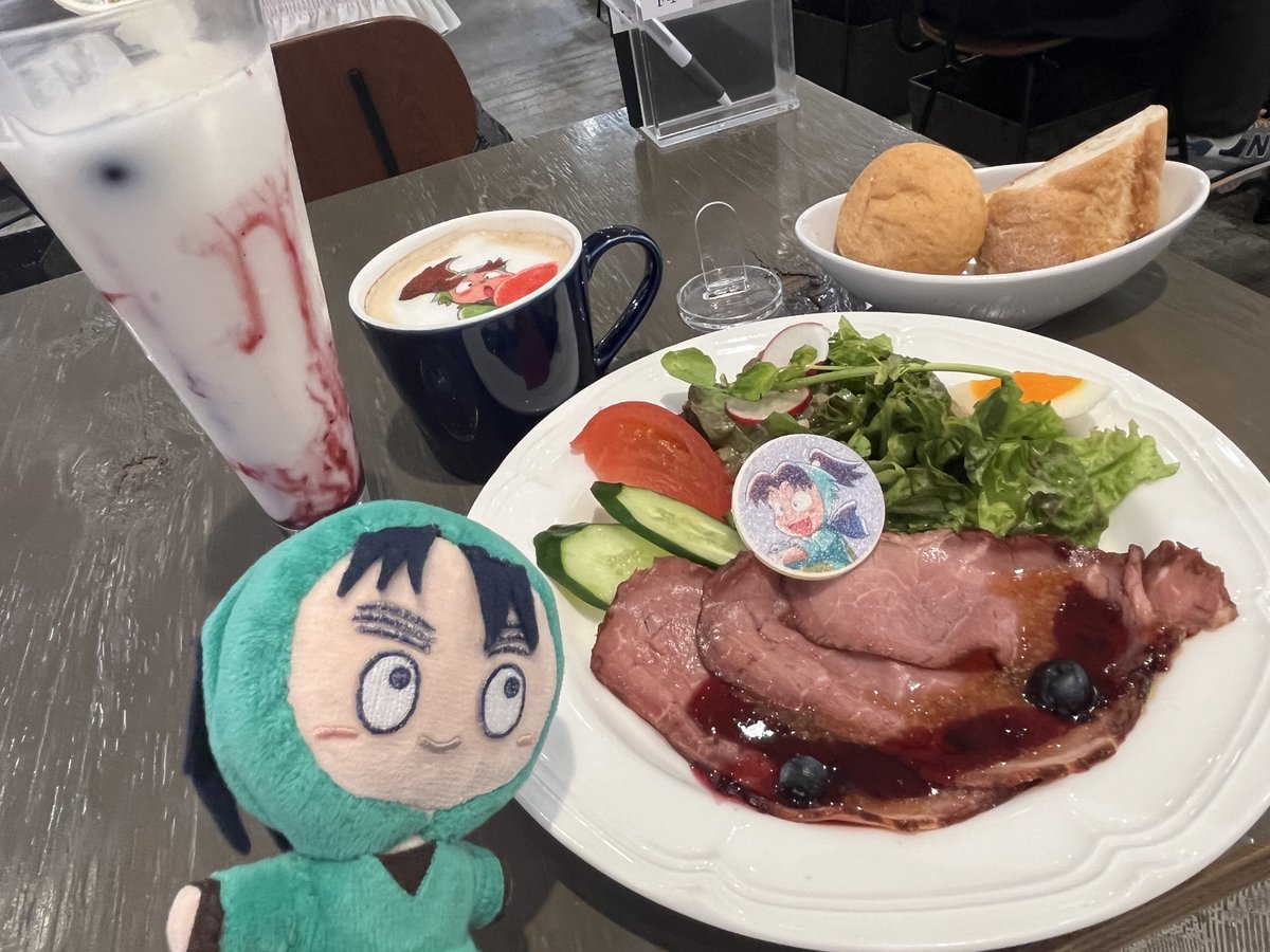 koya3594's tweet photo. 去年のコラボカフェのメニュー出てきた
全メニュー100円UPしとるな〜笑 https://t.co/c082vzoAPU