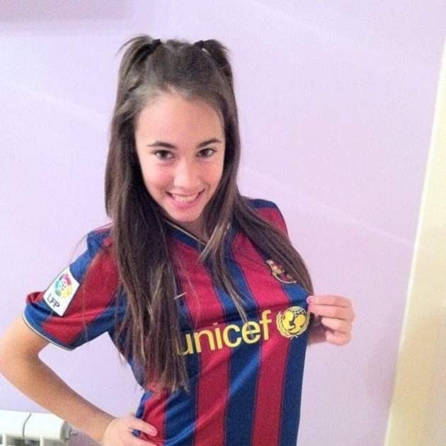 elbarrioleague's tweet photo. "ay es que a aitana se la pela el futbol y solo finge importarle para cantar superestrella si ganamos" https://t.co/cAFcXGNyQd