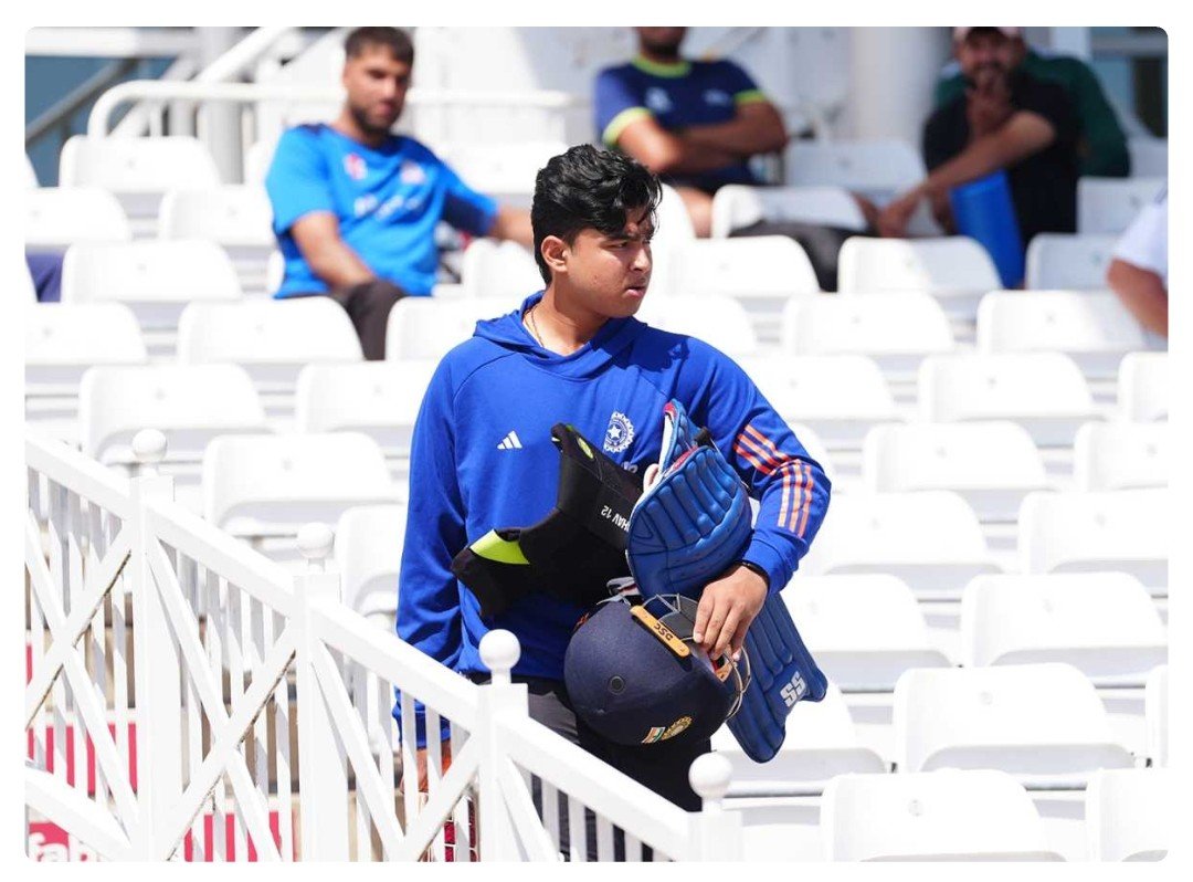AnilYadavmedia1's tweet photo. पाटा पिच और छोटे ग्राउंड का बल्लेबाज वैभव सूर्यवंशी आज Nottingham T -20 में कितने रन बना पाएगा,
जोफ्रा आर्चर और सैम करन जैसे गेंदबाज के सामने कितनी देर टिक पाएगा,
जयपुर की फ्लैट पिच का ये बल्लेबाज, https://t.co/sgdCPvHBLt