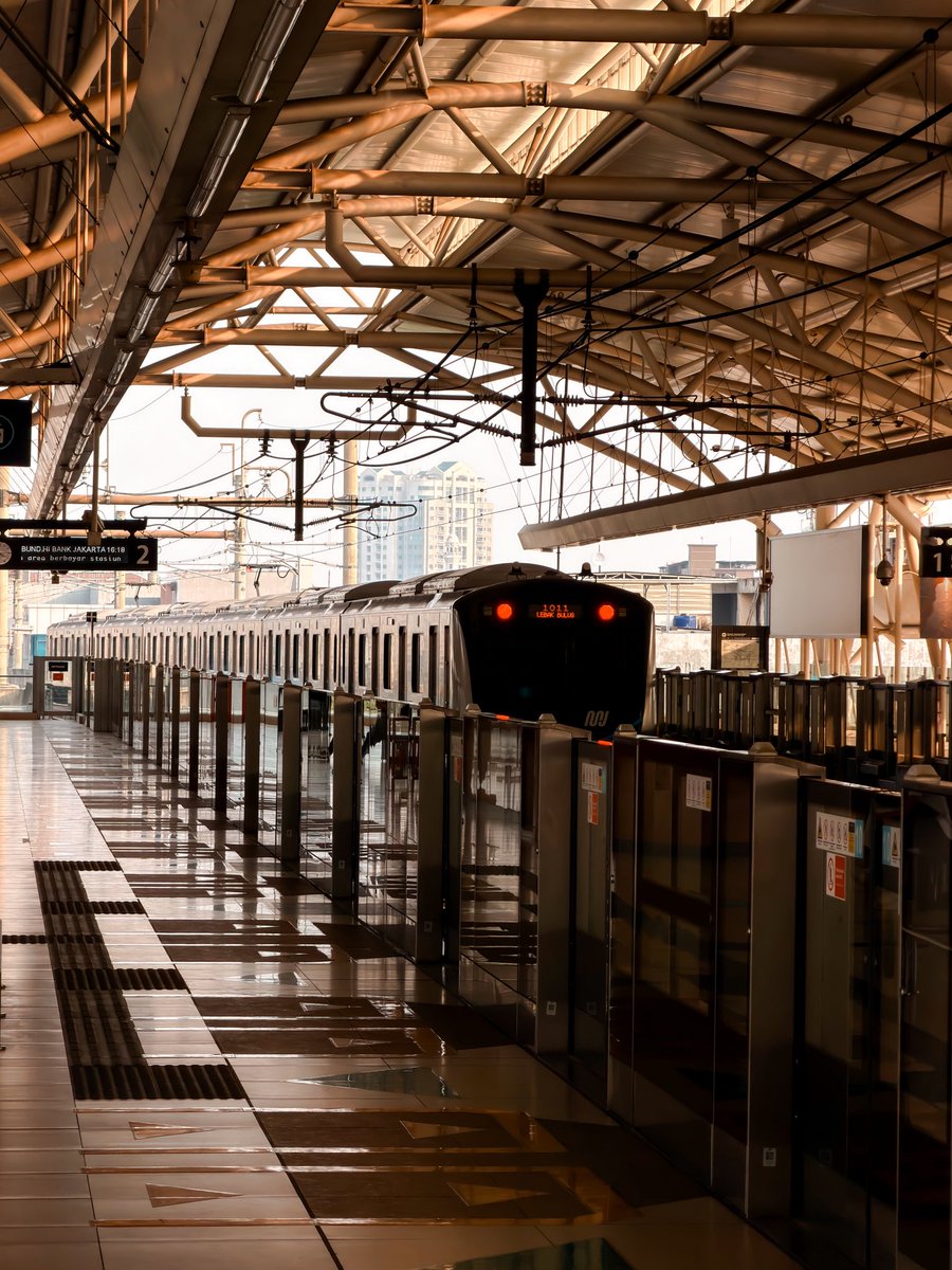Alcaponealmondd's tweet photo. Spill foto random kalian ketika lagi berada di Stasiun https://t.co/VLvilQHC0o