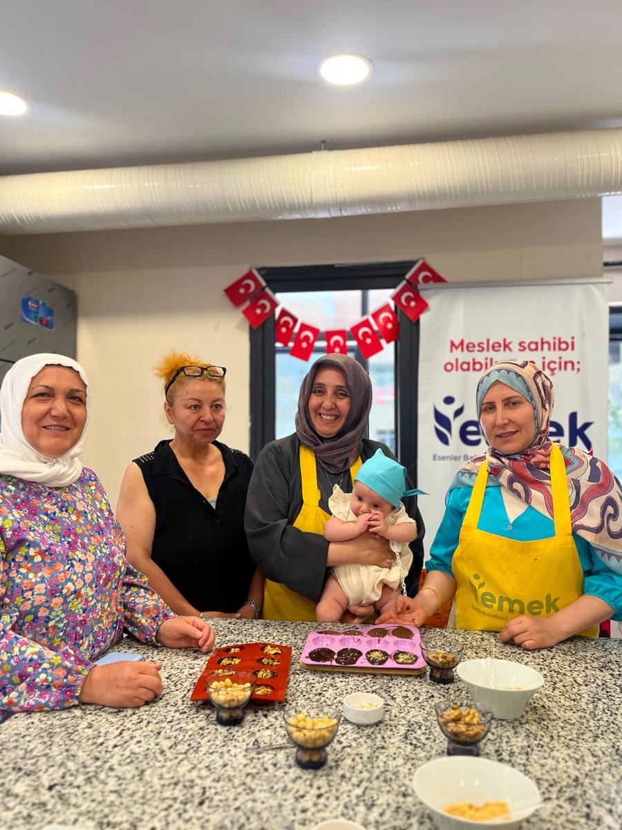 akkadinesenler's tweet photo. 🍫 Çikolata Günümüzde yaz okullarımızdaki çocuklarımızı Başkanımız @seval_av 'ile birlikte ziyaret ederek minik yüreklerle buluştuk.
Çocuklarımızla birlikte geçirdiğimiz bu güzel anlar, çikolatanın tadından da tatlı hatıralara dönüştü. 🍫😊💕
#BirOlmakRuhumuzdaVar 🌿 https://t.co/VwrTXWzBU2