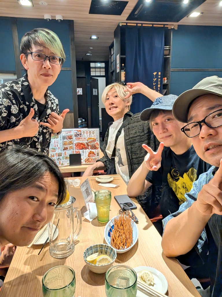 haljun2002_'s tweet photo. ボーカルと上手ギターまだぁ？？ https://t.co/Ka5axISNyf