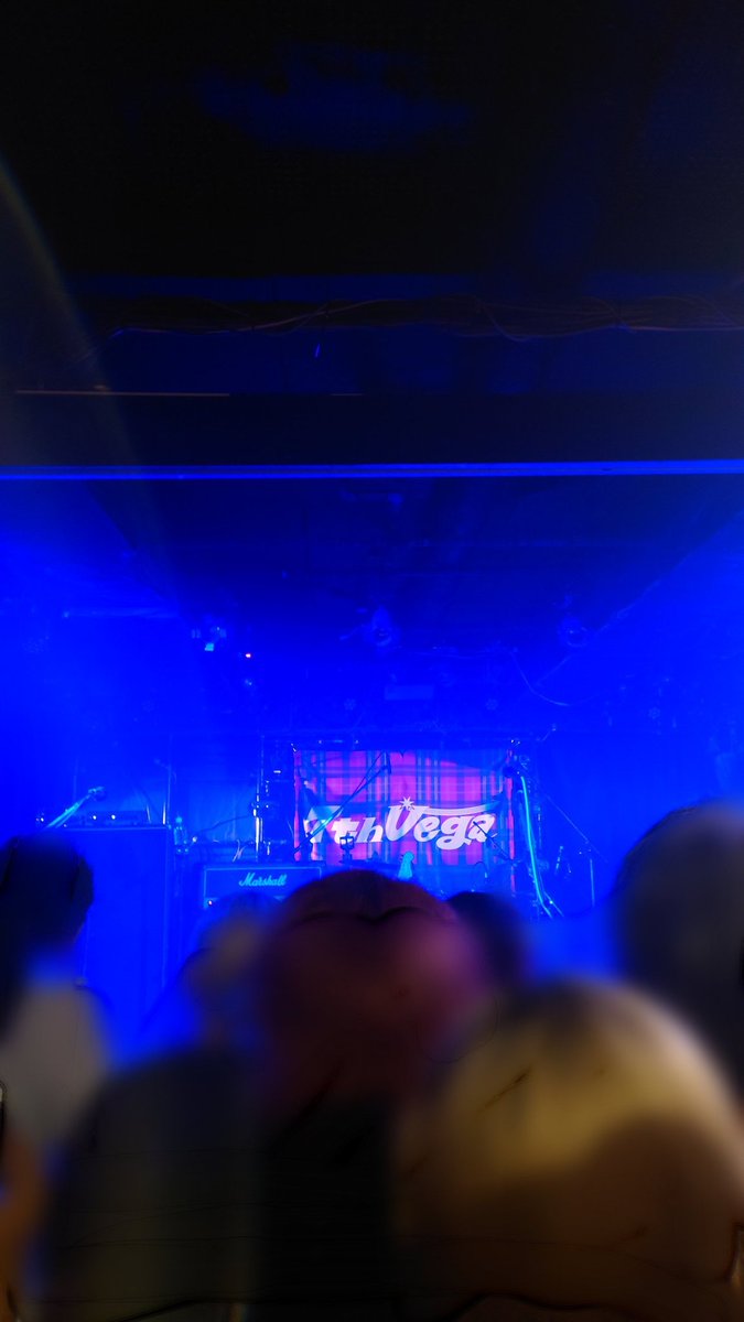 ken48466561's tweet photo. 7thSense - Shibuya MilkyWay 編 -
セブンス・ベガ自主企画でツーマンは初！ポンパズとの対バン楽しかった！
カバーもレア曲も新曲も定番大好き曲も聴けて大満足のライブだった！！
改めて結成3周年おめでとう㊗️
いつも楽しいライブありがとう😌
こちらこそ4年目もその先もよろしくね
セブンス大好き！ https://t.co/Nf4JatxwI5