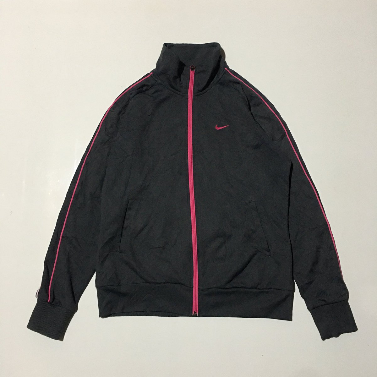 judominimart's tweet photo. ส่งต่อเสื้อวอร์ม nike แท้ แถบชมพู
รอบอก 38 ยาว 24
price : 350฿ รวมส่ง
#ส่งต่อnike #nikethailand #ส่งต่อเสื้อผ้ามือสอง #ส่งต่อadidas #เสื้อnike #ส่งต่อเสื้อผ้า #โล๊ะตู้ #ส่งต่อvghbkk #ส่งต่อgentlewoman #ส่งต่อstylistshop #เสื้อผ้าแฟชั่น #adidasthailand #ส่งต่อ #ส่งต่อสภาพนางฟ้า https://t.co/mkCHsNORAU