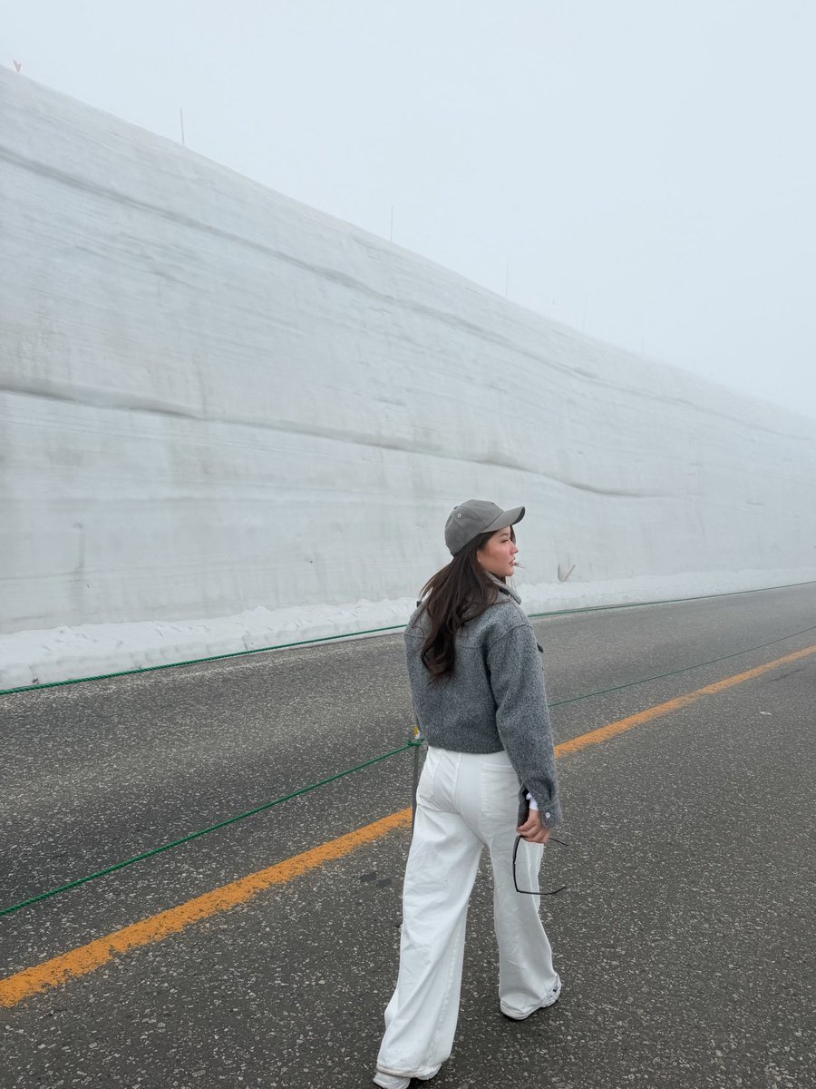 koyykois's tweet photo. ที่นี่ไม่ใช่สวิตเซอร์แลนด์แต่คือ Tateyama Kurobe ประเทศญี่ปุ่น🇯🇵  เป็นเมืองที่สวยที่สุดแล้ว ได้ชื่อว่าเป็น Japan Alpine Route ไฮไลต์คือ ‘กำแพงหิมะ’ ที่สูงหลายเมตร เหมือนเดินอยู่กลางโลกสีขาว สักครั้งในชีวิตอยากให้มาจริงๆ สวยมากกก https://t.co/aM7AHhsC9j