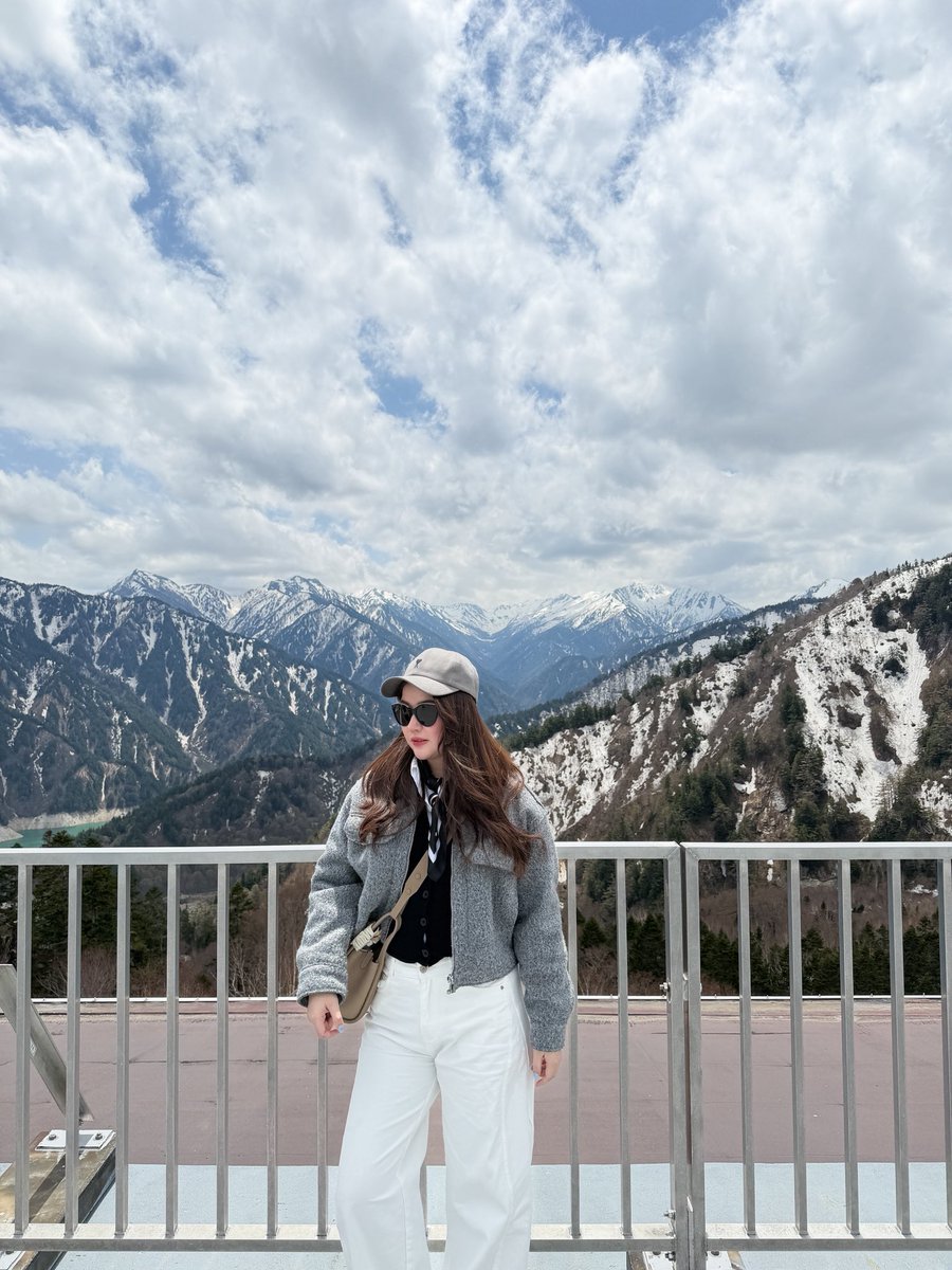 koyykois's tweet photo. ที่นี่ไม่ใช่สวิตเซอร์แลนด์แต่คือ Tateyama Kurobe ประเทศญี่ปุ่น🇯🇵  เป็นเมืองที่สวยที่สุดแล้ว ได้ชื่อว่าเป็น Japan Alpine Route ไฮไลต์คือ ‘กำแพงหิมะ’ ที่สูงหลายเมตร เหมือนเดินอยู่กลางโลกสีขาว สักครั้งในชีวิตอยากให้มาจริงๆ สวยมากกก https://t.co/aM7AHhsC9j