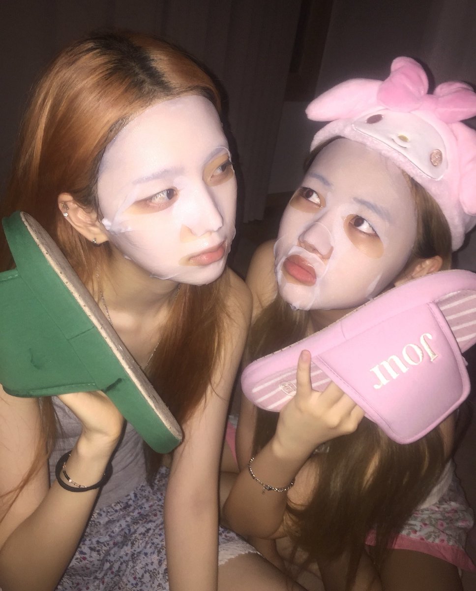 yeeunpicture's tweet photo. unchild instagram update 

“girls night”

#UNCHILD #언차일드 #YEEUN #박예은 https://t.co/saYCIXckKK