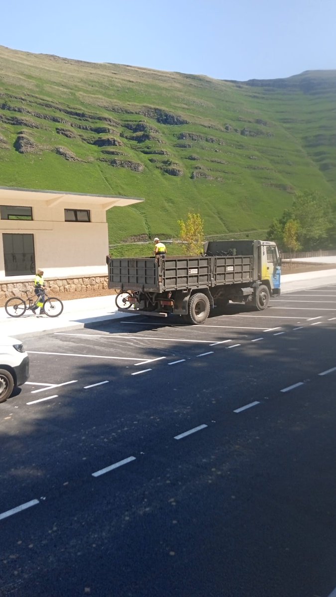 naturapisuena's tweet photo. - Roberto, q los perroflautas dicen q lo de la Engaña no es una vía verde.
-upps, niñoooo lleva un camión de bicis y haz unas fotos pa la prensa,q a estos les cerramos la boca enseguida https://t.co/9mis7PttkP