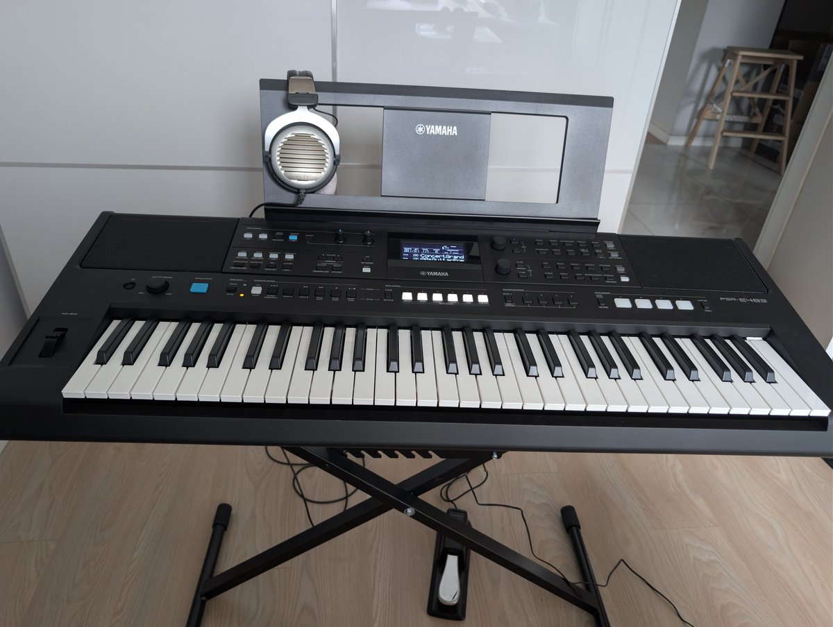 Fosa_ssi's tweet photo. So I got myself a keyboard as a lifelong dream but also a whim because I know myself well enough to suspect it might be temporary excitement.

But I'm excited now.

I wish myself that even if it's another ADHD driven hobby, I will be going back to it regularly. https://t.co/x01K6g7QiM