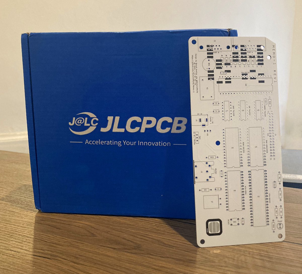 JLCPCB_Fr's tweet photo. 💻 Construire son propre micro-PC, c'est possible !

Découvrez comment Benoît Aveline a donné vie à son projet avec JLCPCB, de la conception du PCB jusqu'au produit final. 🚀

📖 Découvrez son histoire :
https://t.co/rT77tfN6dR 

#jlcpcb #pcb #electronique #diy https://t.co/6BQRP4ll4x