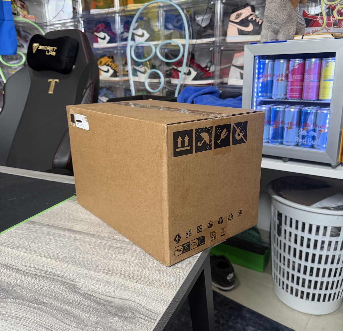 anomalyxd's tweet photo. My Steam Machine 2TB has arrived. Let’s see if it’s worth almost $2,000 and if it can run CS2. Video soon™ https://t.co/ZZCURLVVZ6