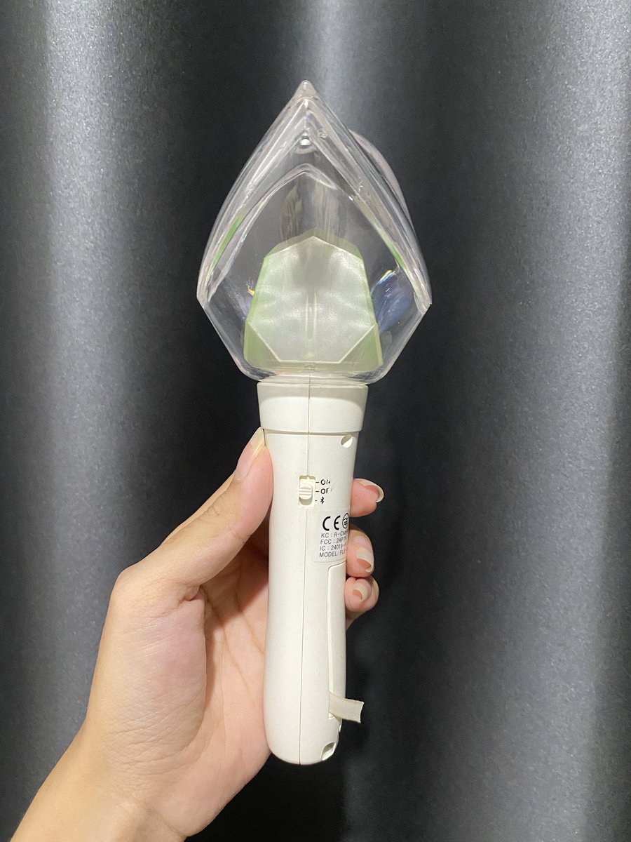 babybee_k's tweet photo. ส่งต่อ บง ver.2 1000฿ ส่งฟรี📦

** ไม่มีกล่อง แต่จะใส่กล่อง ver.3 ไปให้ค่ะ **

มีตำหนิตรง โลโก้ on off ถลอกนิดหน่อย ใช้งานได้ปกติค่ะ

แถมถ่าน 🔋

#ตลาดนัดอากาเซ่ #อากาเซ่ #ตลาดนัดgot7 #อากาบง #got7 https://t.co/ZC4wrF16X8