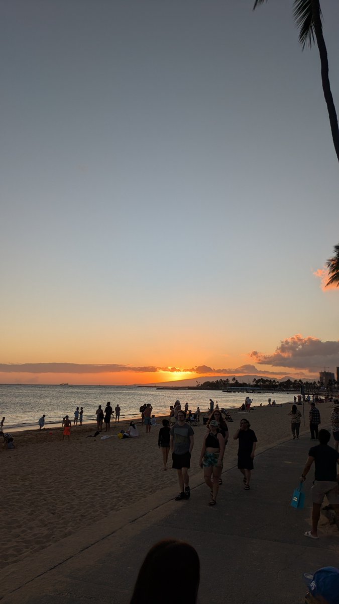 ke_tranquilo's tweet photo. ハワイでみた夕陽 https://t.co/w1gVQPYOLB