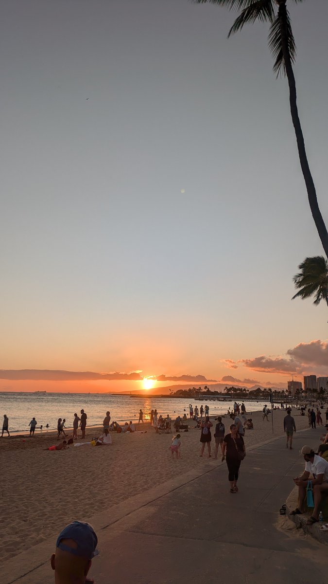 ke_tranquilo's tweet photo. ハワイでみた夕陽 https://t.co/w1gVQPYOLB