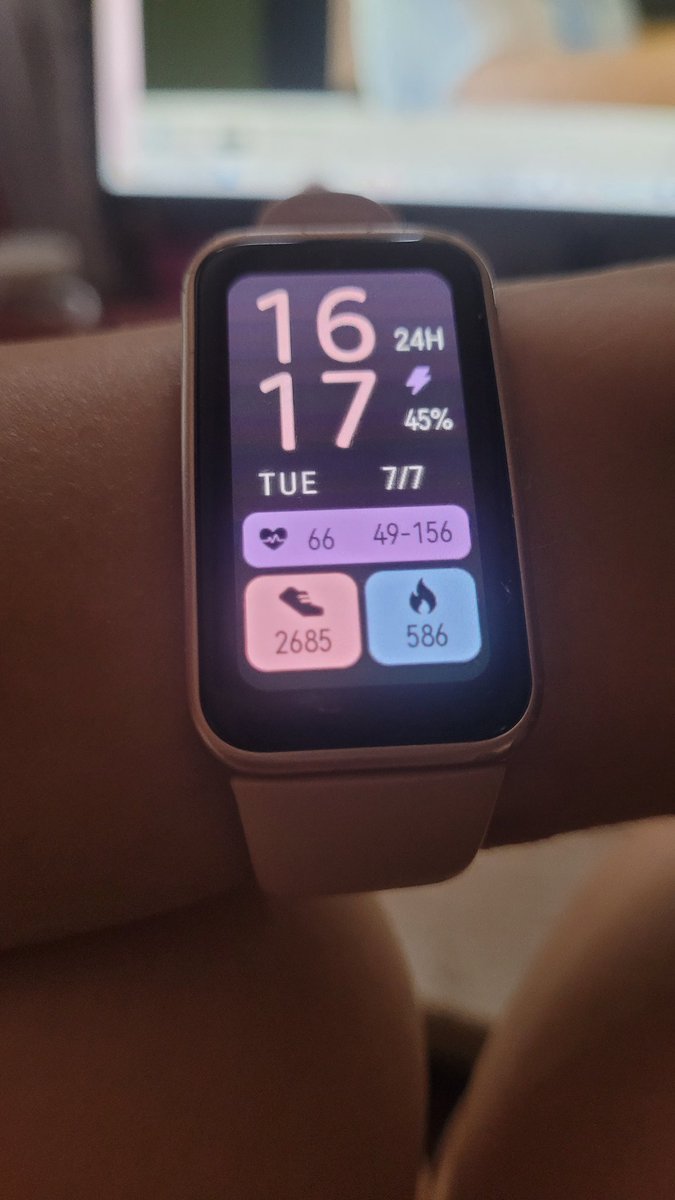 CalsAndSparkles's tweet photo. I tried a 5k steps workout it gave me 1.k this is a scam, il looks like I'm not getting my 10k steps in today https://t.co/pO9LcpNcBA