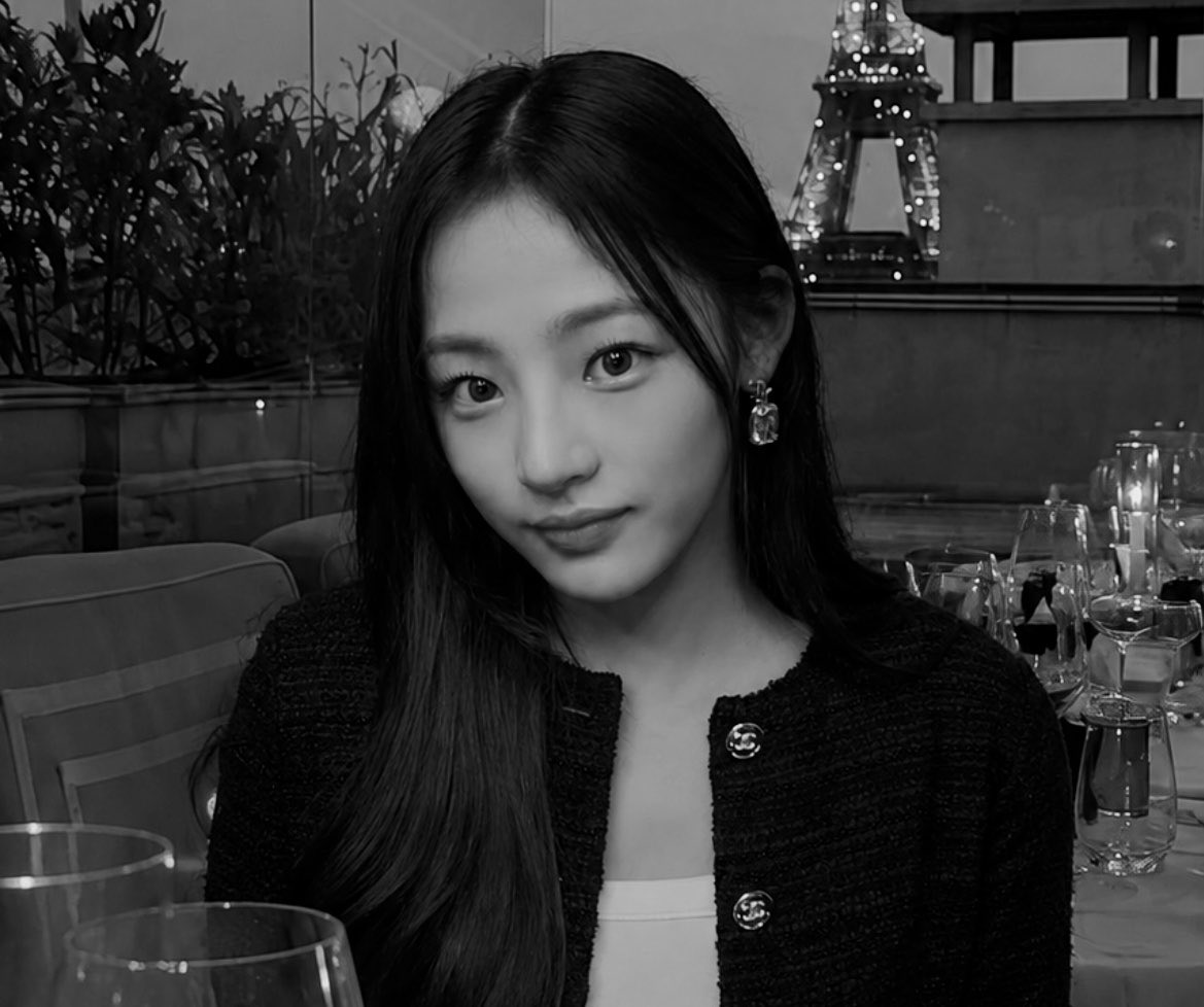 v4lentinsalazar's tweet photo. ᅠᅠ 
⠀⠀   𖡡 Girafe

Fifth destination. Dinner! 

#AyangDay
⠀⠀ 
 ᅠᅠ https://t.co/6D4rY1fwma