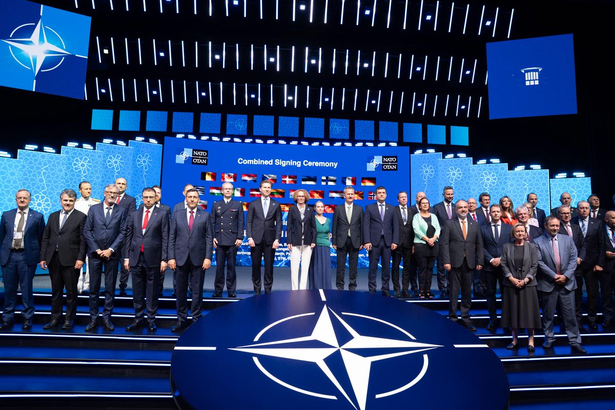 MApNRomania's tweet photo. În marja Summitului NATO de la Ankara, delegația MApN, condusă de ministrul apărării naționale, Radu Miruță, a participat, marți, 7 iulie, la Forumul Industriei de Apărare din cadrul Summitului NATO (NATO Summit Defence Industry Forum - NSDIF), context în care au avut loc o serie de evenimente și ceremonii de semnare a unor memorandumuri de înțelegere privind proiecte și programe de cooperare multinațională. https://t.co/PjK4tSzFiK