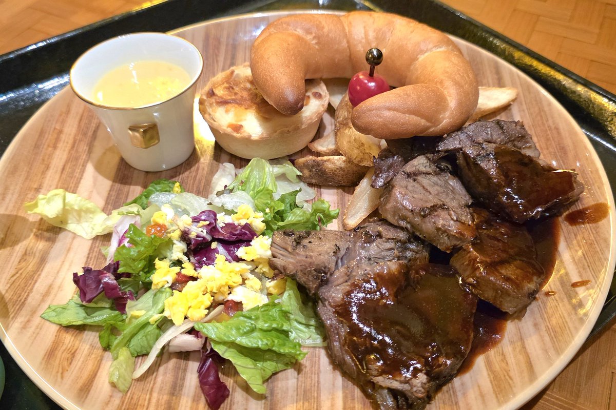 cona_pooh's tweet photo. フリーレンのご飯でお腹いっぱい😋

#USJファン https://t.co/bmziN9U6sU