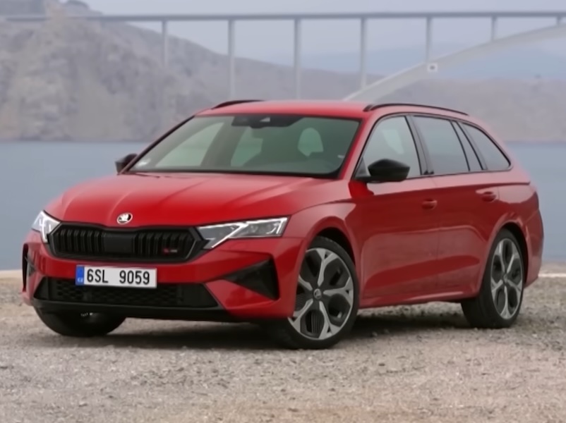 Autotvsk's tweet photo. Škoda Octavia RS kombi pôsobí športovo a zároveň decentne. Pod kapotou sa nachádza benzínový štvorvalec s výkonom 195 kW (265 koní).
https://t.co/2kliMKYiVu
.
#testyaut #octaviars #skodars #octavia #autotv https://t.co/PZTsJqR5P7