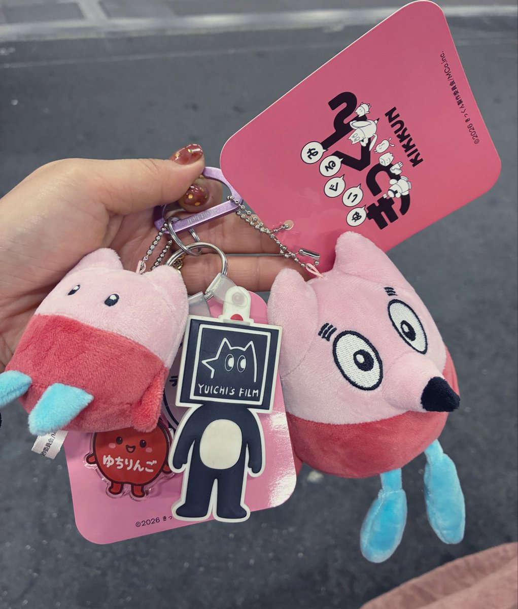 kaneme94's tweet photo. ファミクラ行ってきた！
きっと、家にも届いてるかもだけど、追いグッズ。　きっくんもつんつんも可愛すぎる♪♪
数年前に人生初のファミクラは好きな人のグッズも写真すらなくて、、、今回はグッズが並んでる事に凄く嬉しい☺︎ https://t.co/mbxyWn7AuB