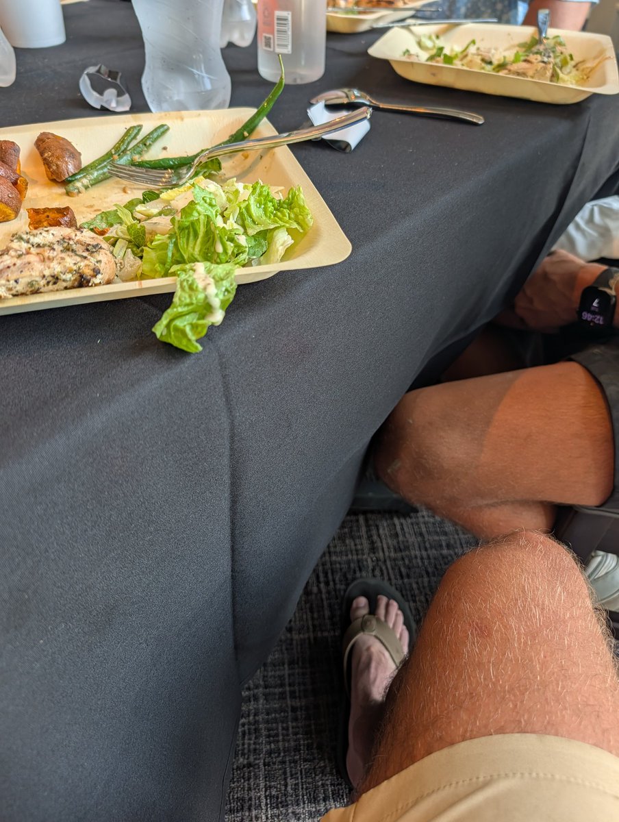 Archie_xSanjeep's tweet photo. Flops in caddie dining #allaccess https://t.co/uHrfp9Gf3O